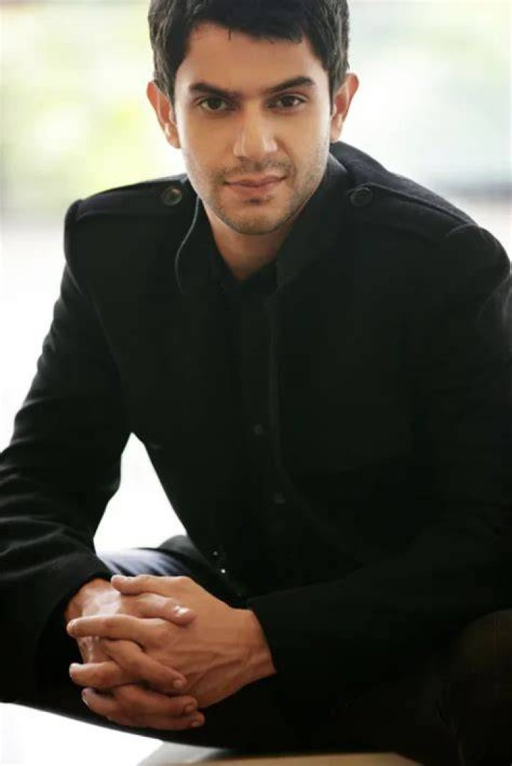 Arjun Mathur Net Worth