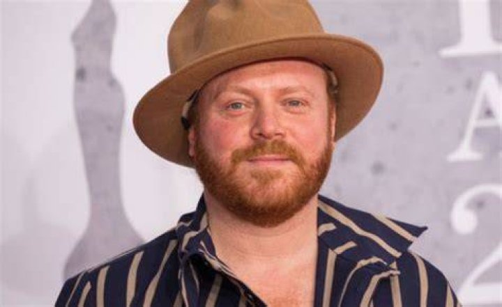 Leigh Francis Biography